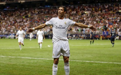 BET5体育热评-C罗与主帅相视一笑